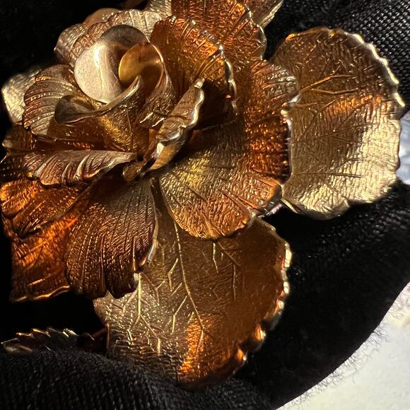 Vintage Monet large gold tone rose flower brooch pin MCM jewelry signed designer - Picture 2 of 7